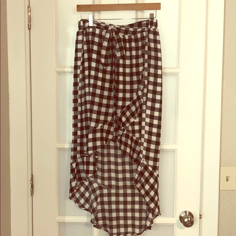 Hi - low skirt ruffle edges! 😍